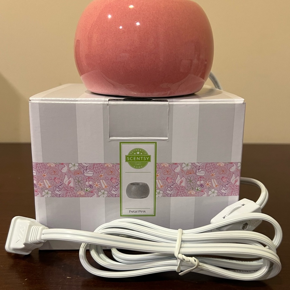 Scentsy Blush Pink Warmer